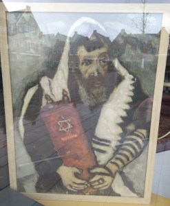 Deze afbeelding heeft een leeg alt-atribuut; de bestandsnaam is nijkerk-eierhal-rabbi-met-torah-chagall-.jpg